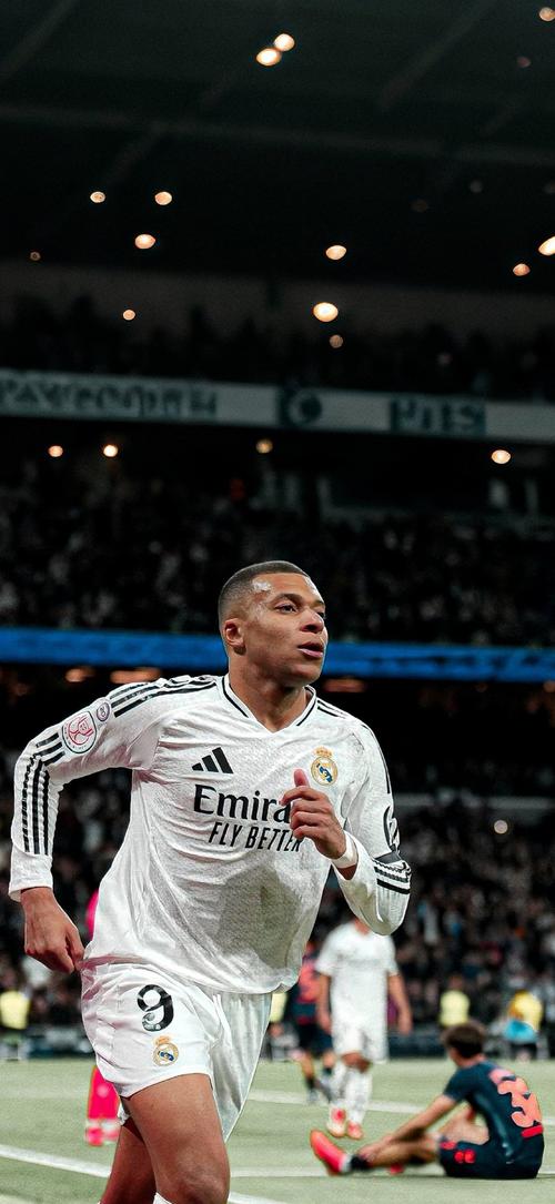 跟队记者：国米已经与16岁边锋杰齐达成续约协议